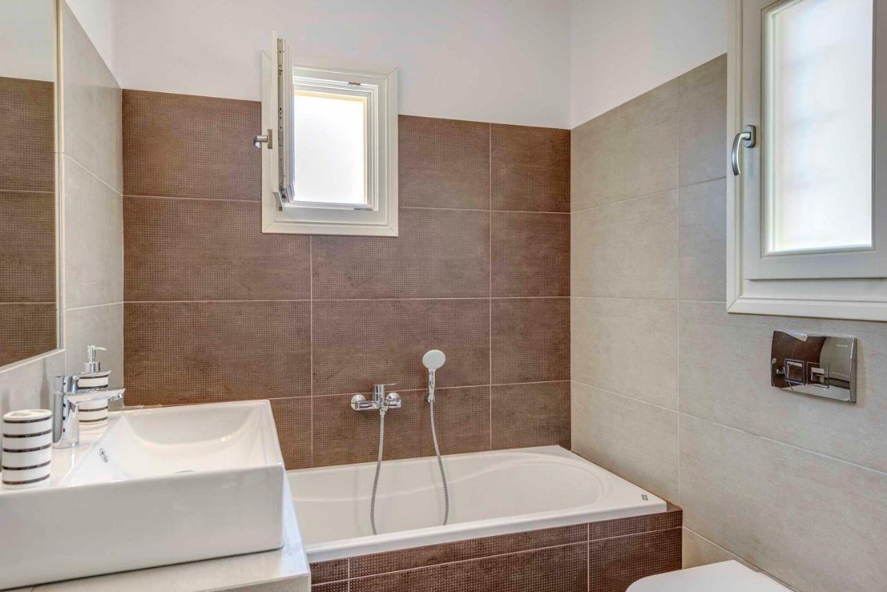 Villa Alba In Syros With Private Jacuzzi Azolimnos Exterior photo