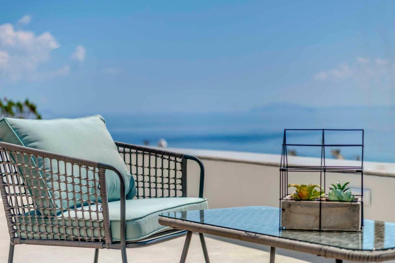 Villa Alba In Syros With Private Jacuzzi Azolimnos Exterior photo